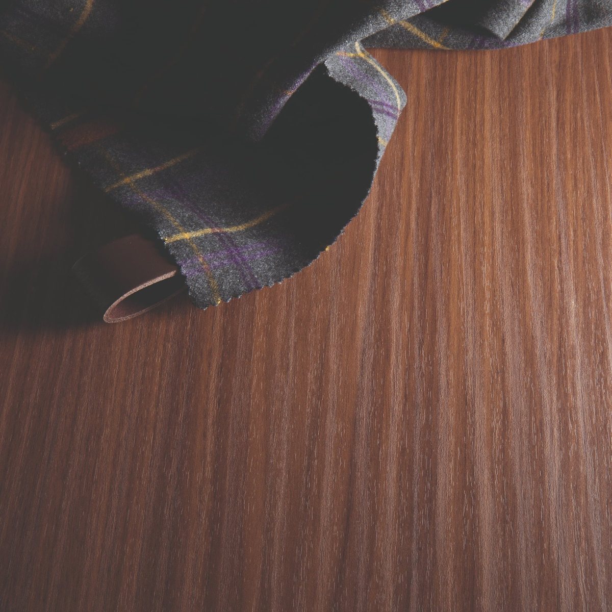Dark ALVIC Picasso 03 SYNCRON walnut cabinetry beside a contrasting Vulcano finish