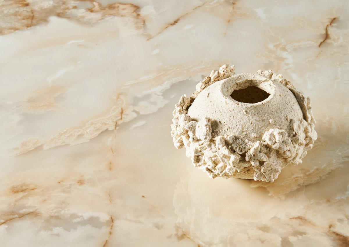 ALVIC Nuvola 01 onyx-effect cabinetry with warm ochre veining